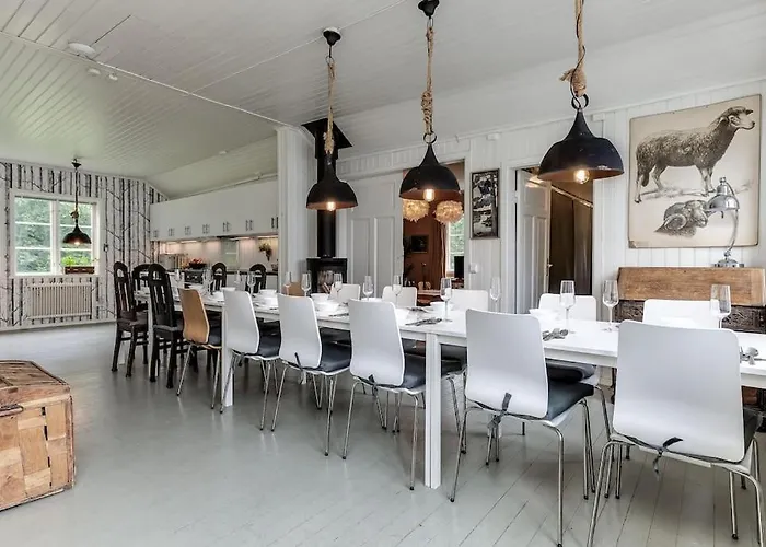 Historic Lakeside Villa, Up To 20 Guests - Ski, Boat