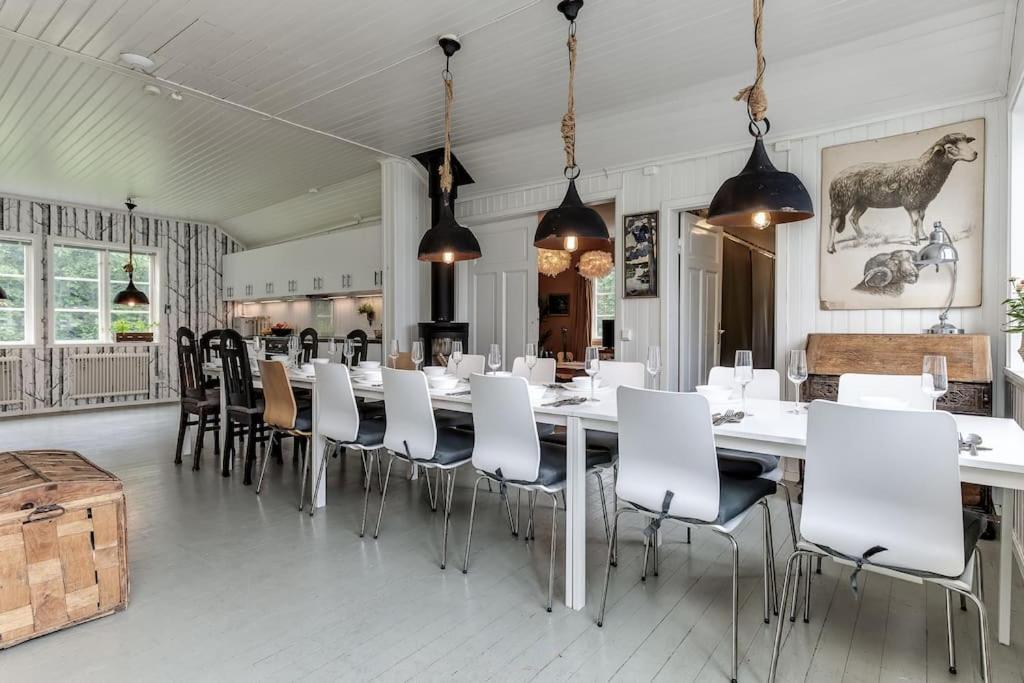 Historic Lakeside Villa, Up To 20 Guests - Ski, Boat Villa Sunnansjo (Ludvika)